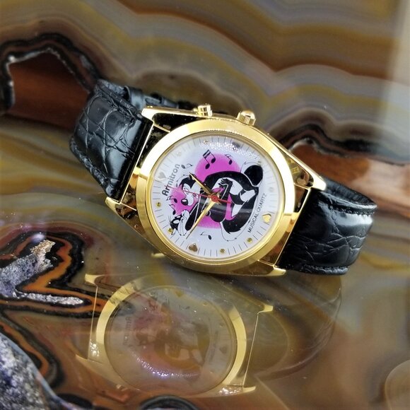 Warner Brothers PEPE LE PEW & Penelope Pussycat Musical Watch - Picture 1 of 7